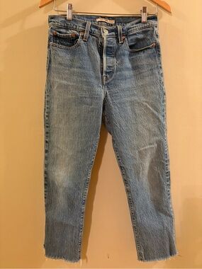 Levi's women’s Wedgie Straight cropped High Rise Jeans Sz 29 Button Fly